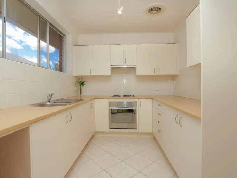Top Level Spacious 3 Bedrooms Apartment with Leafy View